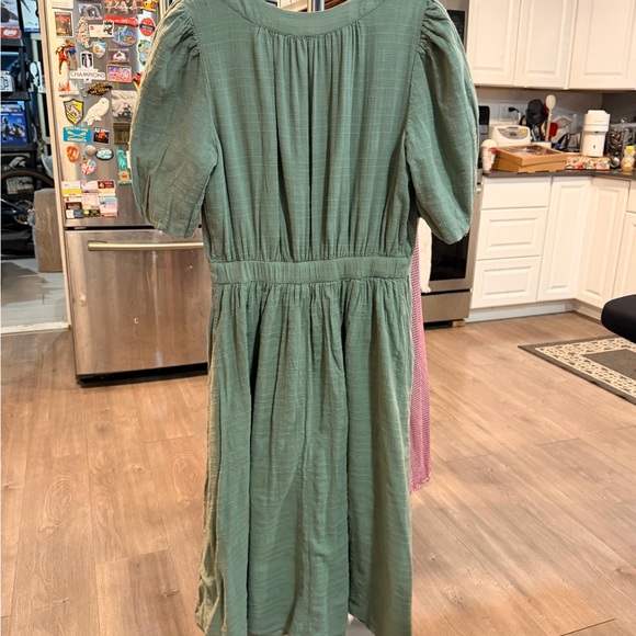 Elegant Olive Green Women's Dress - Picture 9 of 11